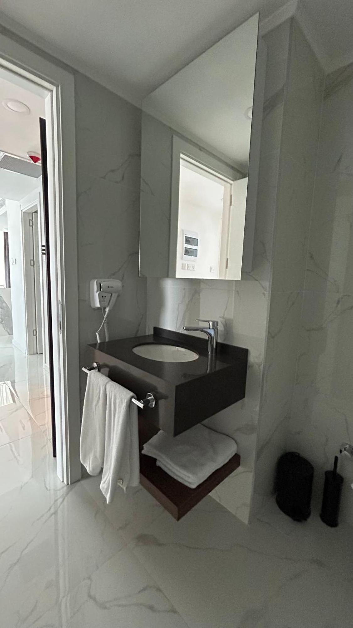 Grand Sapphire Resort Long Beach Trikomo ภายนอก รูปภาพ